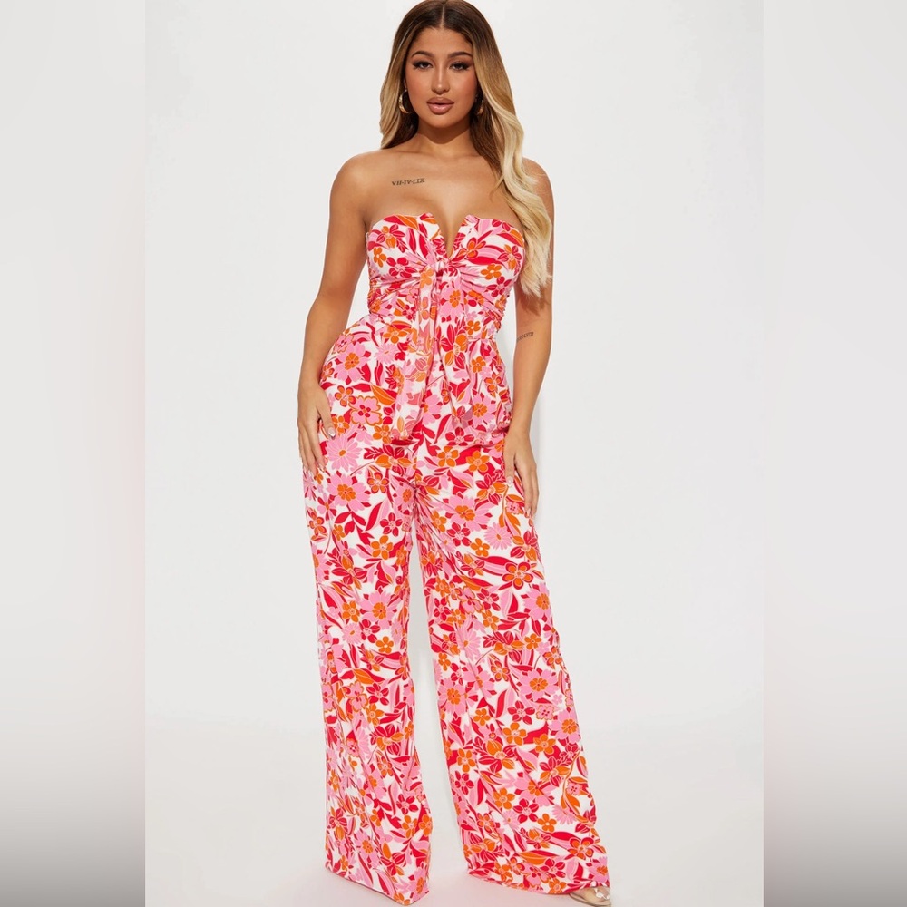 Kendel Floral Jumpsuit. New with Tags. FashionNova.